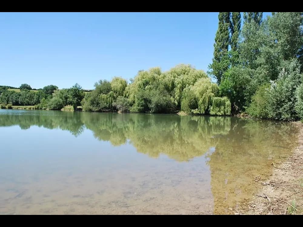 Camping avec étang à deux pas de Gisors